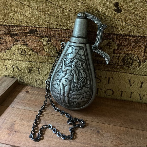 Pirate Flintlock and flask decorative set - Picture 9 of 14